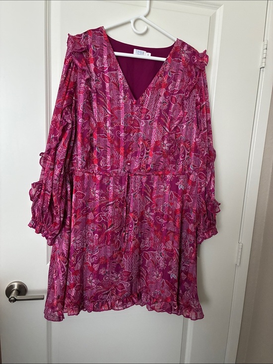 Time and Tru Dresses & Skirts - Vibrant Silky Ruffle Flirty  Pink Maroon Paisley V-Neck Elastic Waist Dress